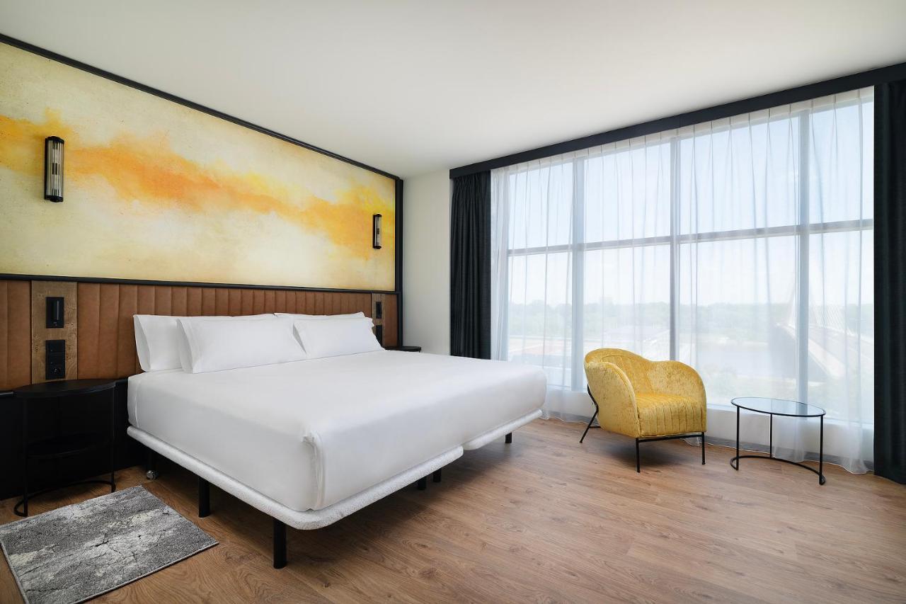 Deluxe Double or Twin Room View